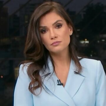 Jornalista da Globo, Sabina Simonato segura choro ao vivo ao noticiar morte de conhecidos