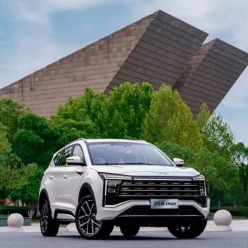 Primeira chinesa a fazer sucesso no Brasil, JAC entra em queda livre e fecha lojas