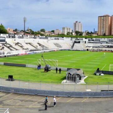 Técnico que cobrou SAF de R$ 1 bilhão para clube brasileiro tradicional não fechar pede demissão
