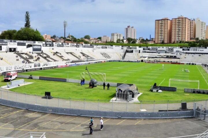Técnico que cobrou SAF de R$ 1 bilhão para clube brasileiro tradicional não fechar pede demissão