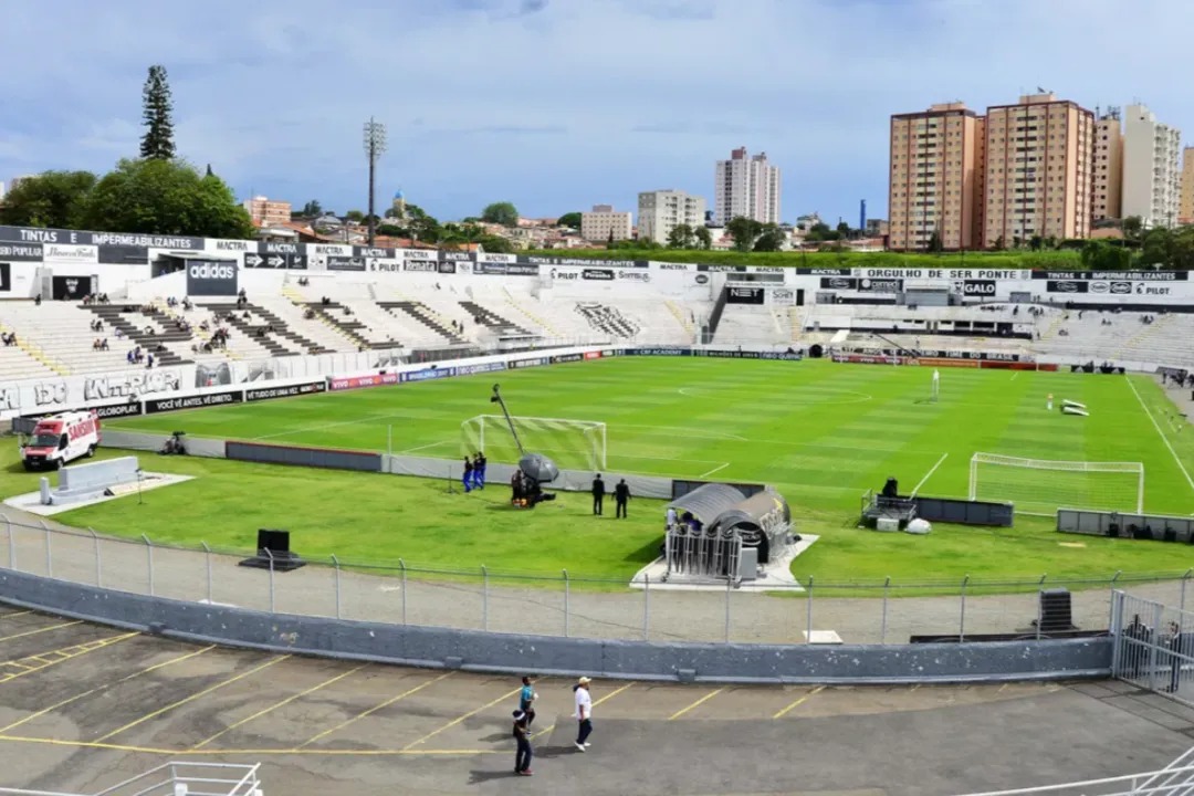 Técnico que cobrou SAF de R$ 1 bilhão para clube brasileiro tradicional não fechar pede demissão
