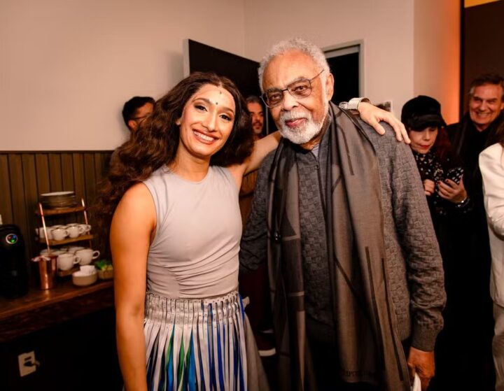 Quem é Calu Manhães, atriz baiana que vive Maria Bethânia em musical sobre Gilberto Gil