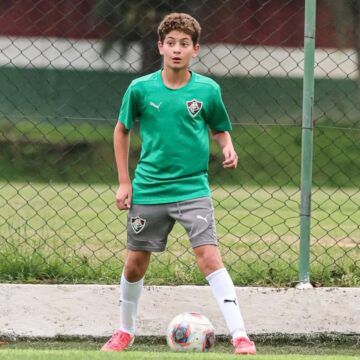Filho de Ganso chama atenção por semelhança com o pai e sonha em virar jogador
