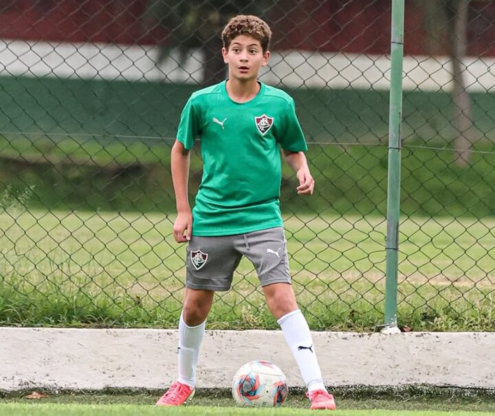 Filho de Ganso chama atenção por semelhança com o pai e sonha em virar jogador