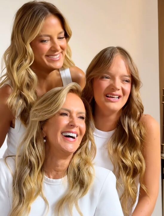 Aos 17 anos, Rafa Justus posa com Ticiane e Helô Pinheiro após lançar primeira coleção de moda
