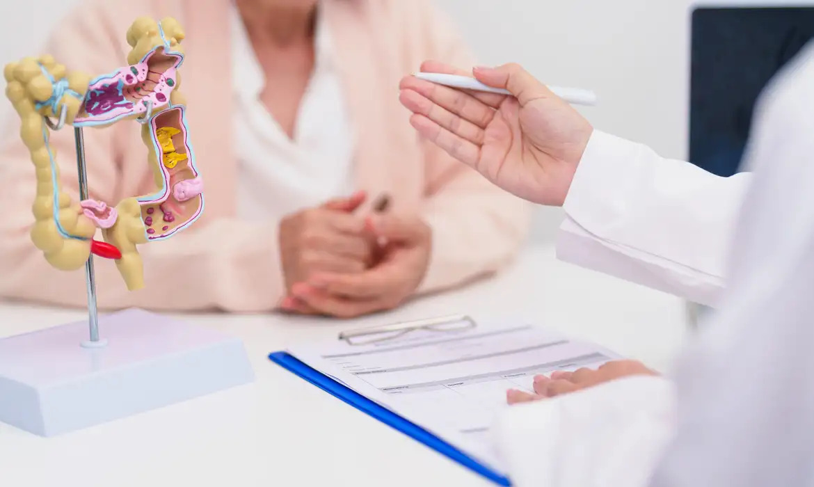 SUS oferece novo teste para rastreamento do câncer de intestino; saiba quem pode fazer