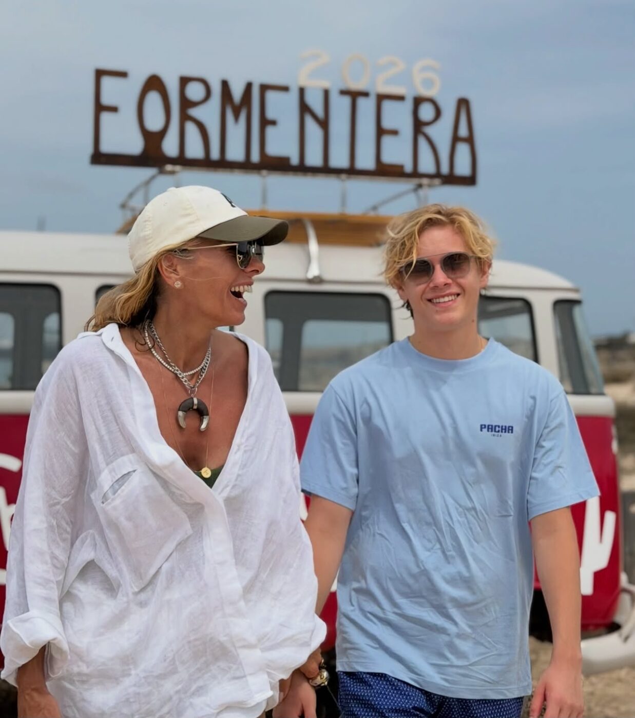 Adriane Galisteu celebra os 16 anos do filho durante viagem por Ibiza; veja fotos