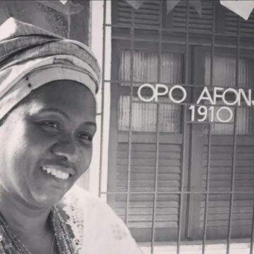 Mãe Ana de Xangô recebe Medalha Zumbi dos Palmares em Salvador