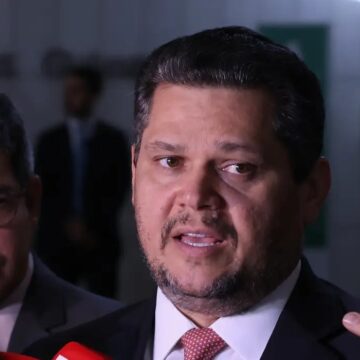 Alcolumbre envia PEC do fim da escala 6×1 para CCJ do Senado