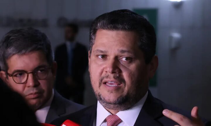 Alcolumbre envia PEC do fim da escala 6×1 para CCJ do Senado