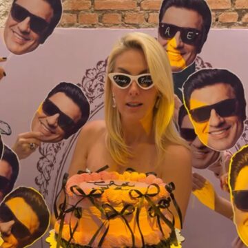 Ana Hickmann se diverte em chá de lingerie com amigas em São Paulo