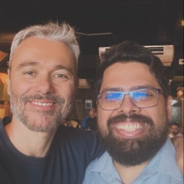 Em cartaz em Salvador, Angelo Paes Leme e Bianca Byington conhecem restaurante no Rio Vermelho