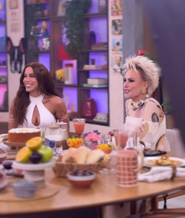 Anitta revela que faz retiros sem energia e internet e explica mudança de vida: “Era muito acelerada”