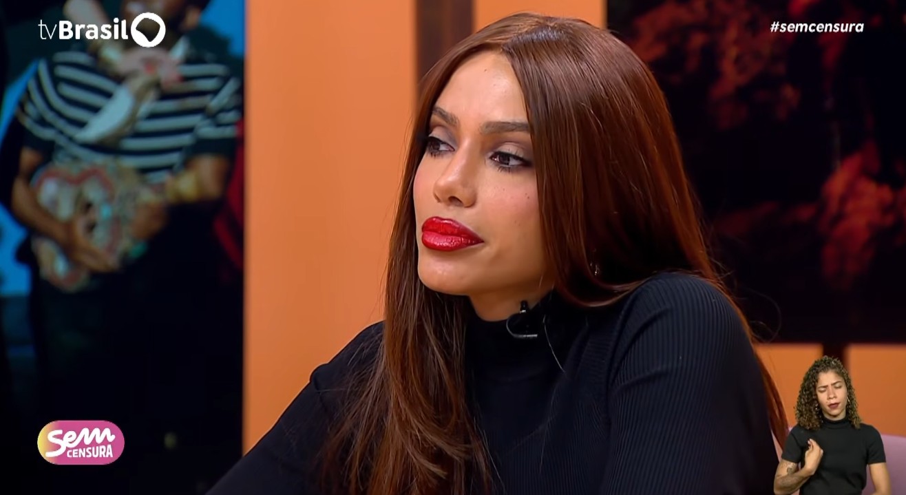 Anitta revela razão de ter demorado a se posicionar em eleição de 2018: “Estava fazendo santo”