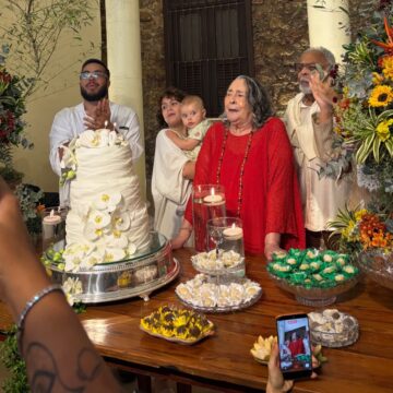Sandra Gadelha, mãe de Preta Gil, reúne amigos e familiares em aniversário de 80 anos