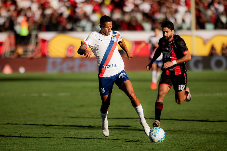 Primeiro tempo do clássico Vitória x Bahia termina em empate no Barradão