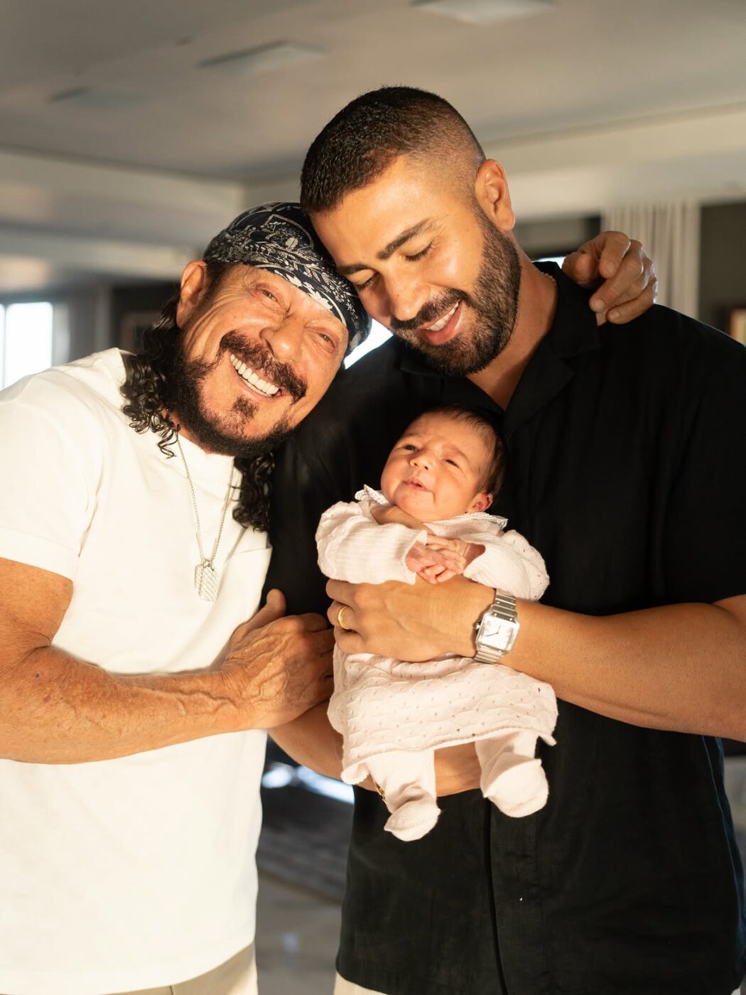 Rafa Marques posa com Malu no primeiro Dia dos Pais e recebe homenagem de Bell Marques