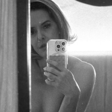 Empoderada, Bianca Rinaldi faz topless e reflete: ‘Acho chique amar o próprio corpo’