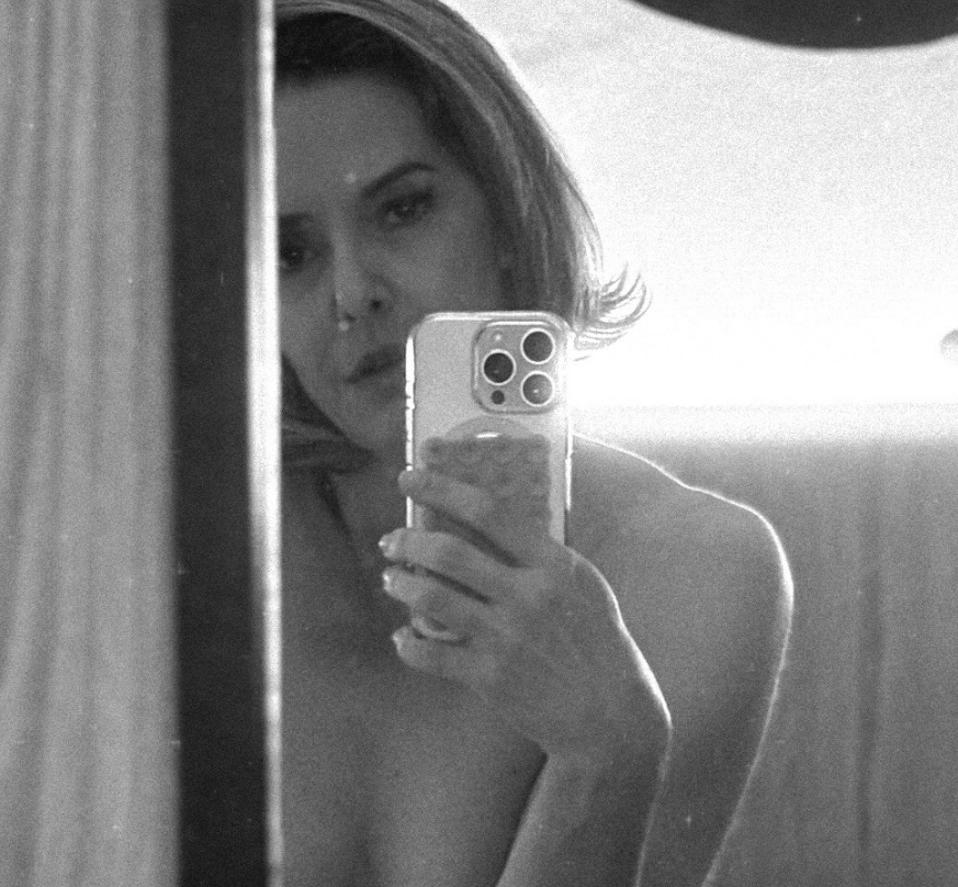 Empoderada, Bianca Rinaldi faz topless e reflete: ‘Acho chique amar o próprio corpo’