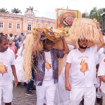 Caminhada Azoany reúne fiéis em cortejo de seis quilômetros neste domingo (16) por Salvador