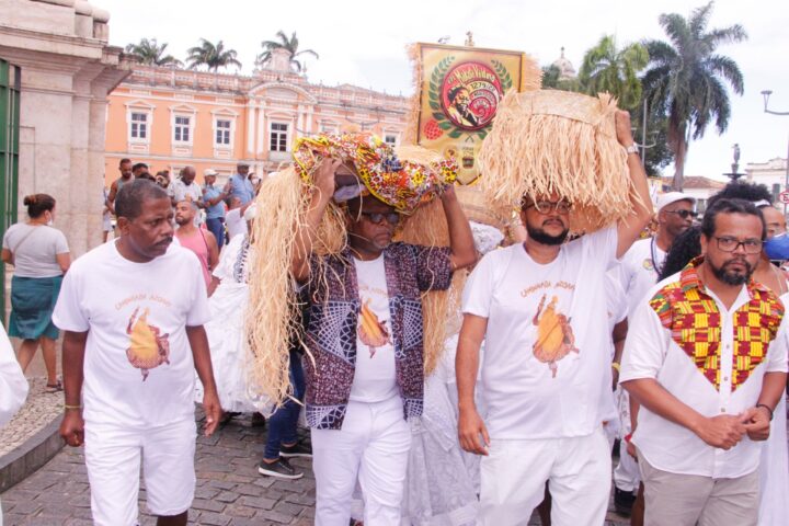 Caminhada Azoany reúne fiéis em cortejo de seis quilômetros neste domingo (16) por Salvador