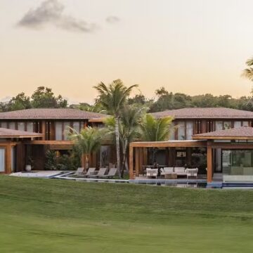Casa de 1,5 mil m² em Trancoso ganha destaque na Casa Vogue; veja fotos