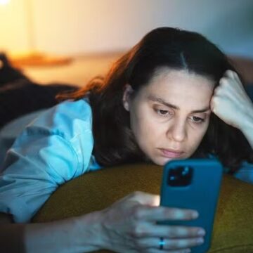 Novo estudo associa excesso de tempo de tela com depressão, estresse e ansiedade; entenda