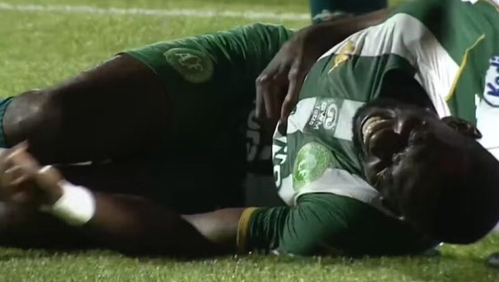 Jogador da Chape é internado com lesão rara após pancada em jogo da Copa do Brasil