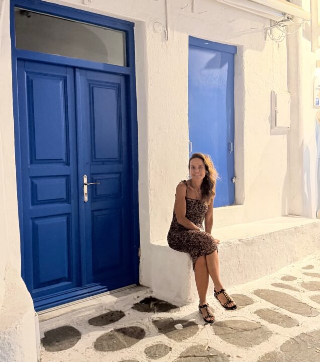 Verão na Grécia: irmã de Ivete Sangalo curte temporada em Mykonos