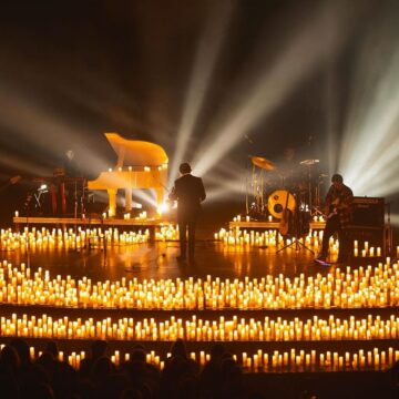 Salvador recebe concerto à luz de velas com clássicos do rock no Teatro Jorge Amado