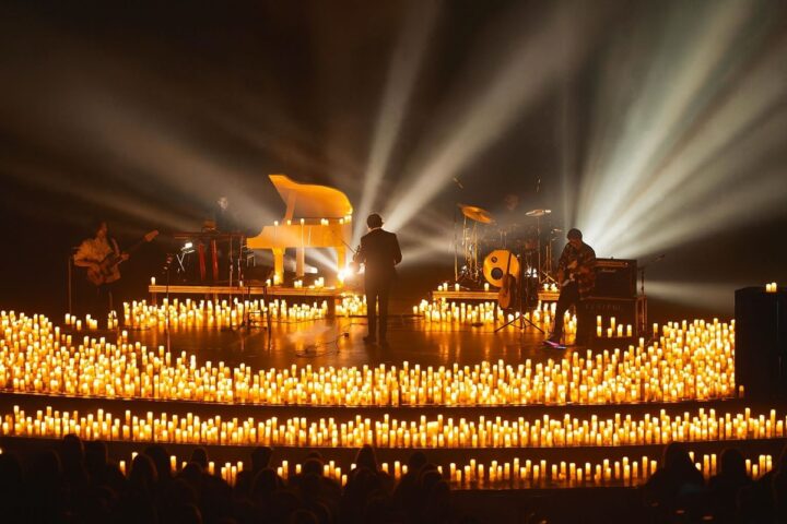 Salvador recebe concerto à luz de velas com clássicos do rock no Teatro Jorge Amado