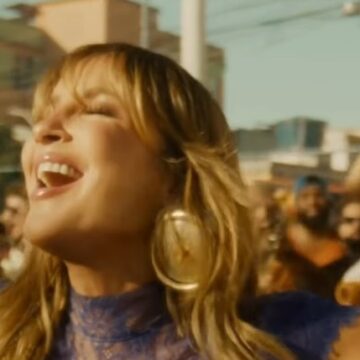 Claudia Leitte revisita trajetória em Salvador em clipe lançado nesta segunda, com direito a participação da filha caçula; confira trecho