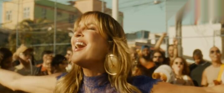 Claudia Leitte revisita trajetória em Salvador em clipe lançado nesta segunda, com direito a participação da filha caçula; confira trecho