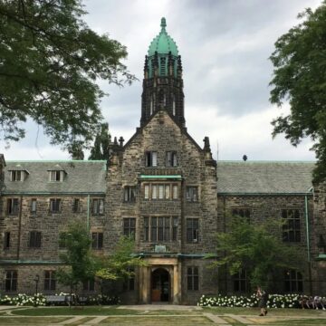 Universidade no Canadá recebe inscrições para bolsas integrais de graduação; veja como se inscrever
