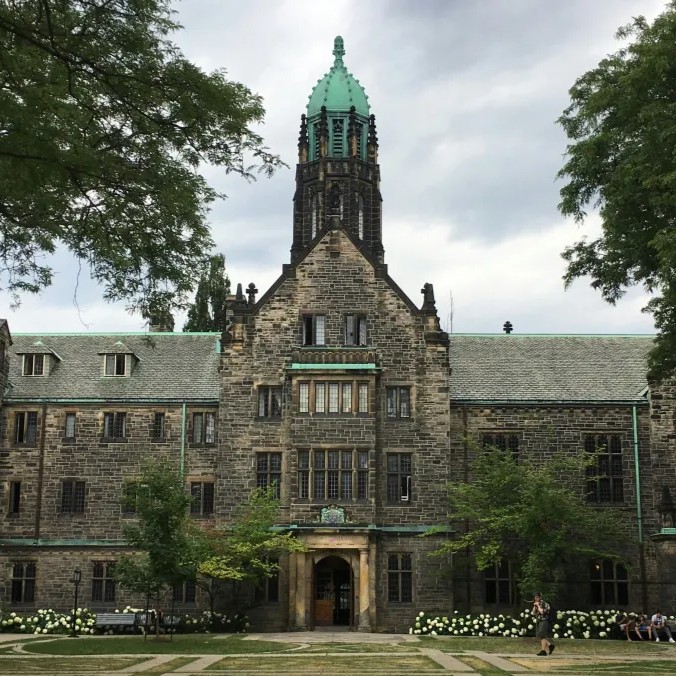 Universidade no Canadá recebe inscrições para bolsas integrais de graduação; veja como se inscrever