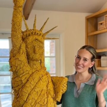 Influenciadora viraliza após recriar Estátua da Liberdade com Doritos e disputar prêmio de R$ 1,2 milhão