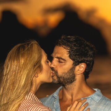 Duda Nagle troca beijão com namorada e se declara: “Minha gatona”