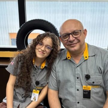 Ele tem 53, ela 20: pai e filha dividem faculdade, estágio e uma história de recomeço