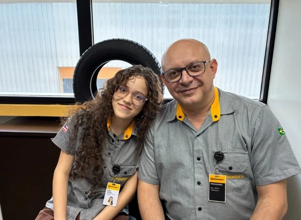 Ele tem 53, ela 20: pai e filha dividem faculdade, estágio e uma história de recomeço