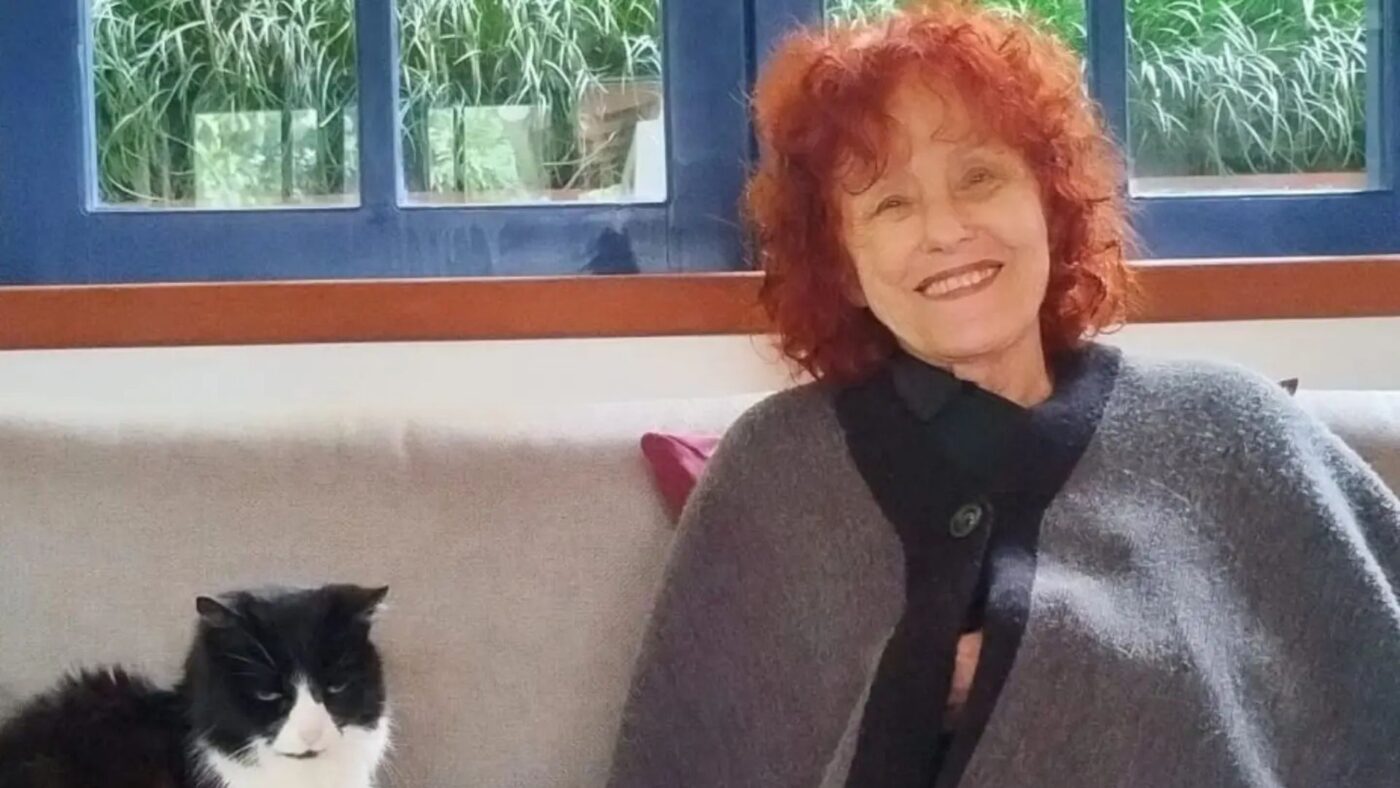 Escritora atacada por pitbulls sofre novo acidente e fratura ombro