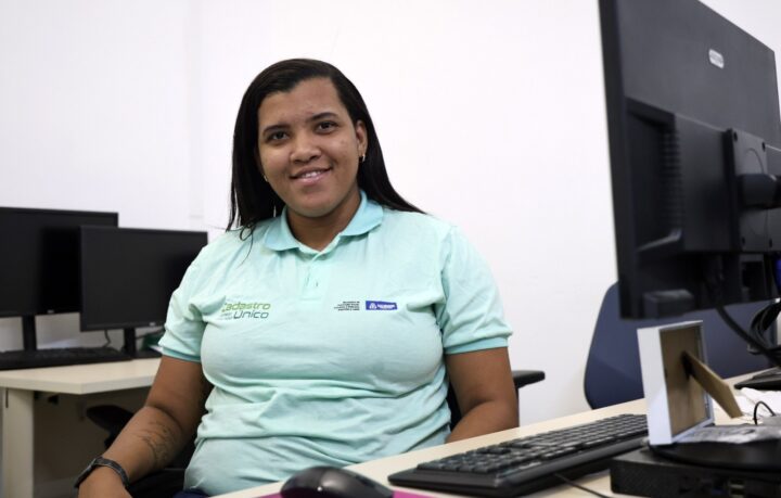 Após viver em situação de rua grávida, jovem conquista emprego e recomeça vida em Salvador