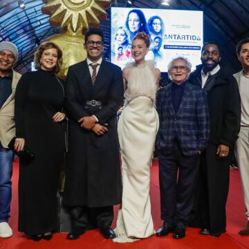 Famosos marcam presença na estreia do filme Antártida no Festival de Cinema de Gramado