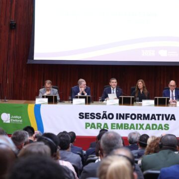 TSE reúne mais de 100 embaixadores para defender segurança das urnas eletrônicas