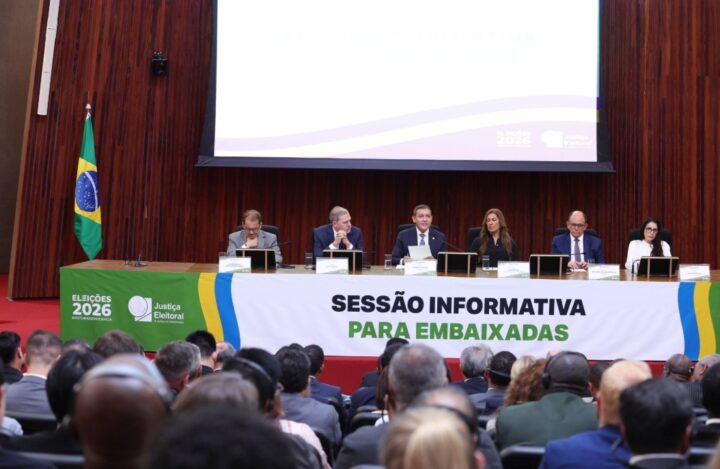 TSE reúne mais de 100 embaixadores para defender segurança das urnas eletrônicas