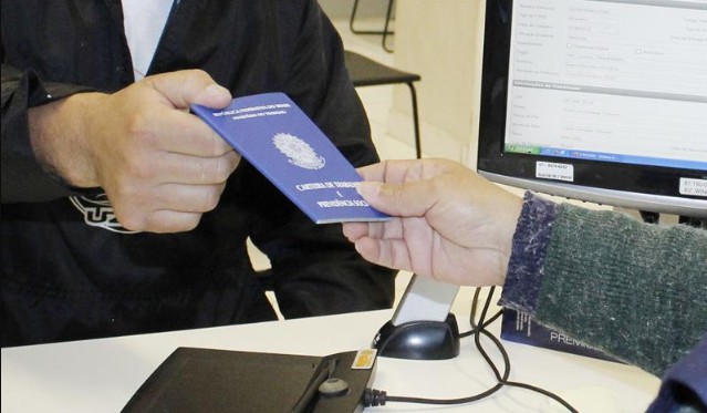 Desemprego cai para 5,3% no segundo trimestre do ano, registrando o menor nível desde 2012