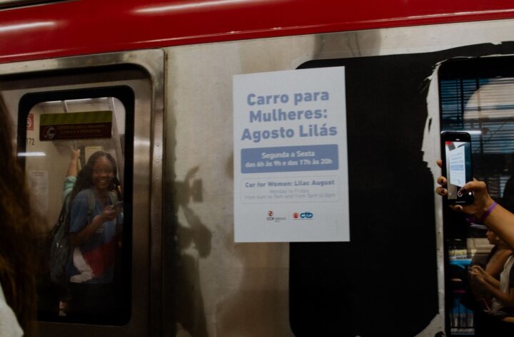 Metrô de Salvador inicia operação com vagões preferenciais para mulheres