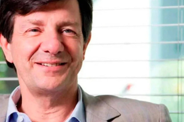 Conheça Fernando Moreira Salles, bilionário brasileiro que também tem carreira na literatura