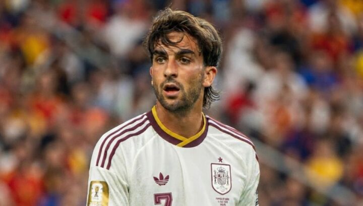 Autor do gol do título da Espanha na Copa não se reapresenta ao Barcelona e se aproxima do PSG