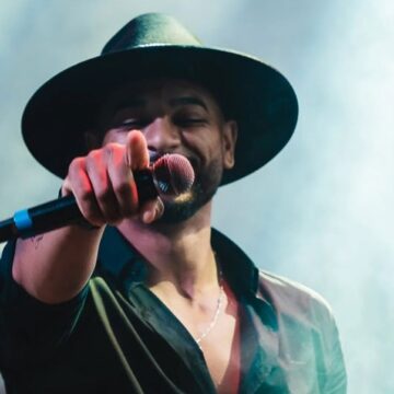 Aos 38 anos, cantor sertanejo diagnosticado com leucemia deixa UTI por risco de infecção