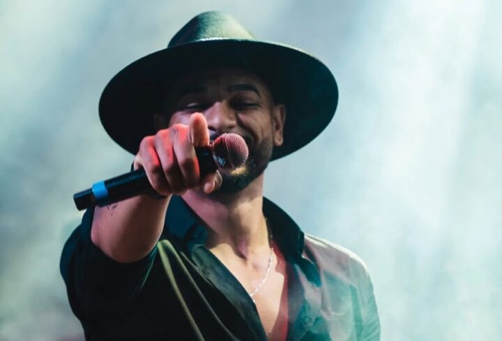 Aos 38 anos, cantor sertanejo diagnosticado com leucemia deixa UTI por risco de infecção